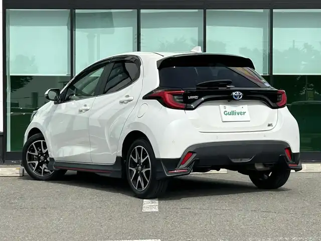 トヨタ ヤリス ハイブリッド Z 和歌山県 2020(令2)年 1.2万km ホワイトパールクリスタルシャイン 純正8インチナビ/フルセグTV/（AM/FM/USB/Bluetooth）/バックカメラ/GRエアロ/トヨタセーフティセンス/レーダークルコン/コーナーセンサー/前後ドラレコ/ビルトインETC/LEDヘッドライト/オートライト/オートマチックハイビーム/前席シートヒーター/純正オプション16インチAW/プッシュスタート/スマートキー/スペアキー/ワンオーナー