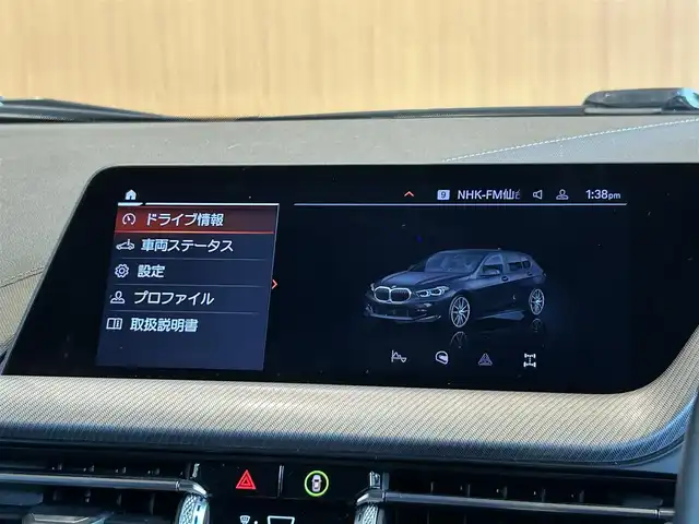 ＢＭＷ １１８ｄ Mスポーツ EDジョイ+ 宮城県 2020(令2)年 2.7万km サファイアブラックP iDriveナビゲーションパッケージ/　・BMWライブ・コックピット/（10.25インチ マルチ・ディスプレイ・メーター・パネル、/10.25インチ ワイド・コントロール・ディスプレイ〔タッチ・パネル機能付〕、/HDDナビゲーション・システム〔VICS 3メディア対応〕）/　・BMWインテリジェント・パーソナル・アシスタント（AI音声会話システム）/　・ITSスポット対応DSRC車載器（ルーム・ミラー内蔵、ETC機能付）/コンフォートパッケージ/　・オートマチック・テールゲート・オペレーション（オープン／クローズ）/　・ACC／アクティブ・クルーズ・コントロール（ストップ&ゴー機能付）/ストレージパッケージ/　・ストレージ・コンパートメント・パッケージ/（シートバック収納、Type-C対応USBソケット、照明付リング）/　・ラゲージ・コンパートメント・パッケージ、/アディショナル・ラゲージ・コンパートメント・ライト/　・ラゲージ・コンパートメント・ネット/ハイラインパッケージ/　・電動フロント・シート（運転席&助手席、運転席メモリー機能付）/　・フロント・シート・ヒーティング/　・パーフォレーテッド・ダコタ・レザー・シート
