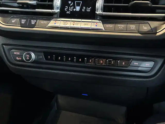 ＢＭＷ １１８ｄ Mスポーツ EDジョイ+ 宮城県 2020(令2)年 2.7万km サファイアブラックP iDriveナビゲーションパッケージ/　・BMWライブ・コックピット/（10.25インチ マルチ・ディスプレイ・メーター・パネル、/10.25インチ ワイド・コントロール・ディスプレイ〔タッチ・パネル機能付〕、/HDDナビゲーション・システム〔VICS 3メディア対応〕）/　・BMWインテリジェント・パーソナル・アシスタント（AI音声会話システム）/　・ITSスポット対応DSRC車載器（ルーム・ミラー内蔵、ETC機能付）/コンフォートパッケージ/　・オートマチック・テールゲート・オペレーション（オープン／クローズ）/　・ACC／アクティブ・クルーズ・コントロール（ストップ&ゴー機能付）/ストレージパッケージ/　・ストレージ・コンパートメント・パッケージ/（シートバック収納、Type-C対応USBソケット、照明付リング）/　・ラゲージ・コンパートメント・パッケージ、/アディショナル・ラゲージ・コンパートメント・ライト/　・ラゲージ・コンパートメント・ネット/ハイラインパッケージ/　・電動フロント・シート（運転席&助手席、運転席メモリー機能付）/　・フロント・シート・ヒーティング/　・パーフォレーテッド・ダコタ・レザー・シート