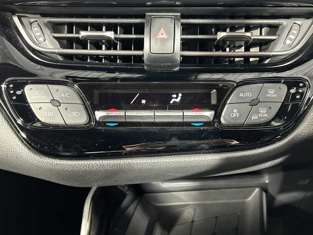 トヨタ Ｃ－ＨＲ G 神奈川県 2020(令2)年 4.1万km ブラック/ホワイトパールクリスタルシャイン 2トーン ２トーンカラー/純正8型ディスプレイオーディオ/フルセグ　USB　Bluetooth　AM　FM Miracast/バックカメラ/セーフティセンス/プリクラッシュセーフティシステム/レーンディパーチャーアラート/オートマチックハイビーム/レーダークルーズコントロール/ドライブスタートコントロール/ブラインドスポットモニター/後退速度抑制/アイドリングストップ/茶革/ファブリックコンビシート/前席シートヒーター/革巻きステアリング/純正ビルトインETC/社外前後ドライブレコーダー/社外GPSレーダー/社外ポータルデジタルインナーミラー/プッシュスタート/スマートキー/ハイビームLEDヘッドランプ/LEDフロントフォグランプ/LEDリアコンビネーション/シーケンシャルターンランプ/オートライト/純正リアスポイラー/純正18インチアルミホイール