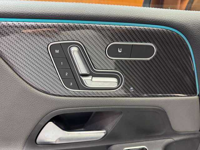 メルセデス・ベンツ Ｂ２００ｄ AMGライン 千葉県 2019(令1)年 4.9万km コスモスブラック ワンオーナー　/レザーエクスクルーシブＰＫＧ　/アドバンスドＰＫＧ　/サンルーフ　/レーダーセーフティＰＫＧ　/ナビＰＫＧ　/コンビレザーシート　/パワーシート　/シートヒーター　/ＨＵＤ　/３６０°カメラ