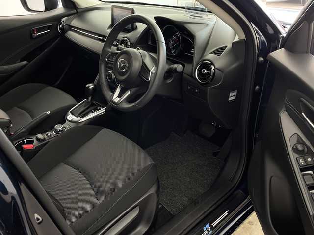 マツダ デミオ 13S ツーリング 兵庫県 2017(平29)年 3万km ディープクリスタルブルーマイカ ・マツダスピードエアロ（フロント）/・スマートシティブレーキサポート/・純正マツダコネクトナビ/BT/USB/・バックカメラ/・ETC/・ブラインドスポットモニター/・ヘッドアップディスプレイ/・横滑り防止装置/・アイドリングストップ/・スマートキー/・プッシュスタート/・スペアキー/・純正15インチアルミホイール/・フロアマット/・W＋サイドエアバック/・カーテンエアバック/・ステアリングリモコン/・LEDライト/・オートライト/・フォグランプ