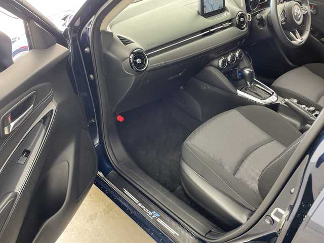 マツダ デミオ 13S ツーリング 兵庫県 2017(平29)年 3万km ディープクリスタルブルーマイカ ・マツダスピードエアロ（フロント）/・スマートシティブレーキサポート/・純正マツダコネクトナビ/BT/USB/・バックカメラ/・ETC/・ブラインドスポットモニター/・ヘッドアップディスプレイ/・横滑り防止装置/・アイドリングストップ/・スマートキー/・プッシュスタート/・スペアキー/・純正15インチアルミホイール/・フロアマット/・W＋サイドエアバック/・カーテンエアバック/・ステアリングリモコン/・LEDライト/・オートライト/・フォグランプ