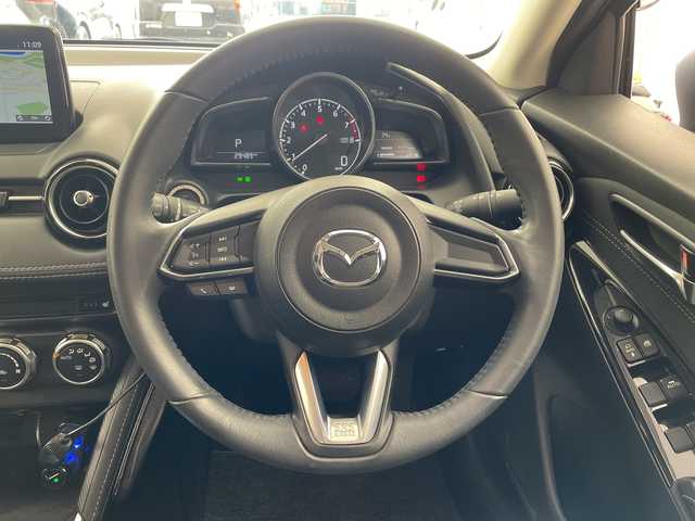 マツダ デミオ 13S ツーリング 兵庫県 2017(平29)年 3万km ディープクリスタルブルーマイカ ・マツダスピードエアロ（フロント）/・スマートシティブレーキサポート/・純正マツダコネクトナビ/BT/USB/・バックカメラ/・ETC/・ブラインドスポットモニター/・ヘッドアップディスプレイ/・横滑り防止装置/・アイドリングストップ/・スマートキー/・プッシュスタート/・スペアキー/・純正15インチアルミホイール/・フロアマット/・W＋サイドエアバック/・カーテンエアバック/・ステアリングリモコン/・LEDライト/・オートライト/・フォグランプ