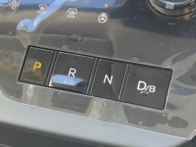 日産 セレナ e－パワー ハイウェイスター V 滋賀県 2025(令7)年 0.1千km ダイヤモンドブラック 純正12.3インチメーカーナビ/プロパイロット/アラウンドビューモニター/両側パワースライドドア/フリップダウンモニター/クルーズコントロール/ETC2.0/デジタルインナーミラー/ステアリングスイッチ/ステアリングヒーター/シートヒーターD/N/タイプＣ　/ＵＳＢ/オートエアコン/オートライト/オートハイビーム/ハンズフリーフォン/電動格納ミラー/電子パーキング/ブレーキホールド/後席エアコン/フロントフォグ/スマートキー/プッシュスタート