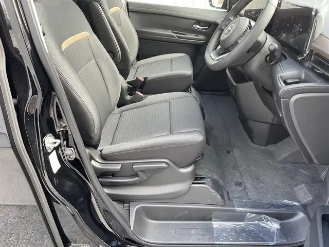 日産 セレナ e－パワー ハイウェイスター V 滋賀県 2025(令7)年 0.1千km ダイヤモンドブラック 純正12.3インチメーカーナビ/プロパイロット/アラウンドビューモニター/両側パワースライドドア/フリップダウンモニター/クルーズコントロール/ETC2.0/デジタルインナーミラー/ステアリングスイッチ/ステアリングヒーター/シートヒーターD/N/タイプＣ　/ＵＳＢ/オートエアコン/オートライト/オートハイビーム/ハンズフリーフォン/電動格納ミラー/電子パーキング/ブレーキホールド/後席エアコン/フロントフォグ/スマートキー/プッシュスタート