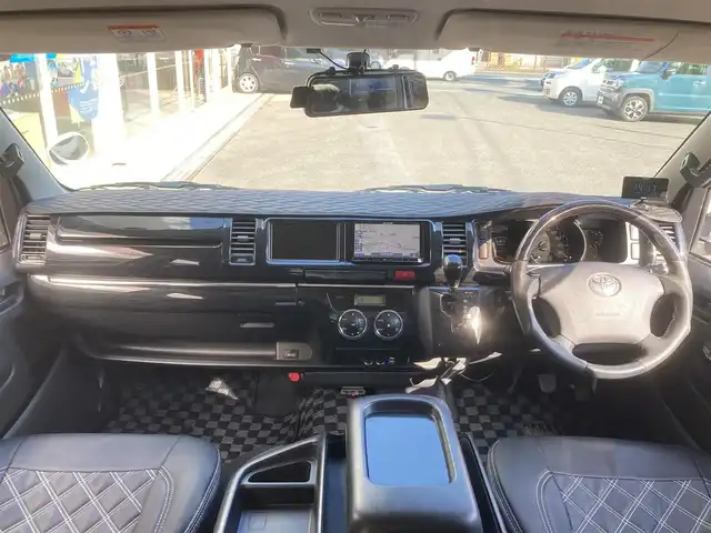 トヨタ ハイエース GL ロング 長崎県 2012(平24)年 11.5万km ホワイトパールクリスタルシャイン 10人乗り/フリップダウンモニター/ミラー型ドライブレコーダー/片側パワースライドドア/社外メモリナビ【AVIC-MRZ09】/・Bluetooth接続/・フルセグTV/バックカメラ/ETC/革調シートカバー/社外レーダー【VA-910E】/社外LEDヘッドライト/フォグライト/社外16インチAW/社外AW付スタッドレスタイヤ積込/4型フェイスチェンジ/社外ボンネット/社外LEDテールランプ/社外2本出しマフラー