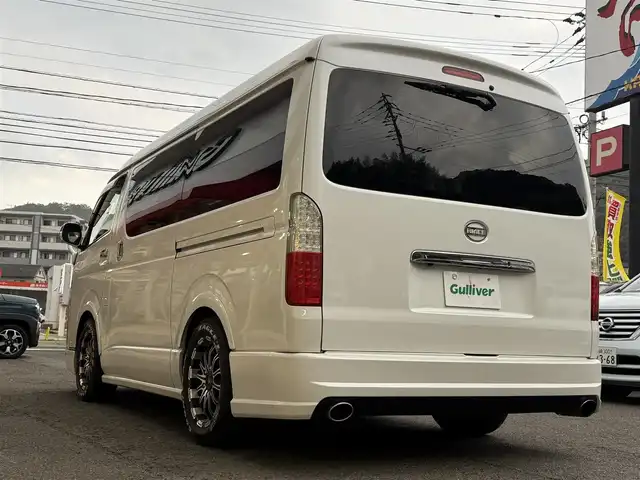 トヨタ ハイエース GL ロング 長崎県 2012(平24)年 11.5万km ホワイトパールクリスタルシャイン 10人乗り/フリップダウンモニター/ミラー型ドライブレコーダー/片側パワースライドドア/社外メモリナビ【AVIC-MRZ09】/・Bluetooth接続/・フルセグTV/バックカメラ/ETC/革調シートカバー/社外レーダー【VA-910E】/社外LEDヘッドライト/フォグライト/社外16インチAW/社外AW付スタッドレスタイヤ積込/4型フェイスチェンジ/社外ボンネット/社外LEDテールランプ/社外2本出しマフラー