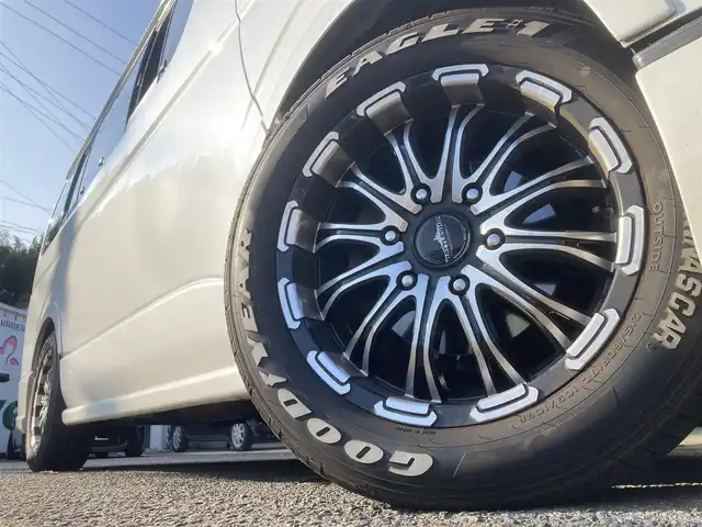 トヨタ ハイエース GL ロング 長崎県 2012(平24)年 11.5万km ホワイトパールクリスタルシャイン 10人乗り/フリップダウンモニター/ミラー型ドライブレコーダー/片側パワースライドドア/社外メモリナビ【AVIC-MRZ09】/・Bluetooth接続/・フルセグTV/バックカメラ/ETC/革調シートカバー/社外レーダー【VA-910E】/社外LEDヘッドライト/フォグライト/社外16インチAW/社外AW付スタッドレスタイヤ積込/4型フェイスチェンジ/社外ボンネット/社外LEDテールランプ/社外2本出しマフラー