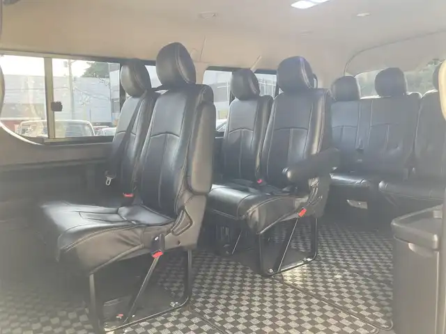 トヨタ ハイエース GL ロング 長崎県 2012(平24)年 11.5万km ホワイトパールクリスタルシャイン 10人乗り/フリップダウンモニター/ミラー型ドライブレコーダー/片側パワースライドドア/社外メモリナビ【AVIC-MRZ09】/・Bluetooth接続/・フルセグTV/バックカメラ/ETC/革調シートカバー/社外レーダー【VA-910E】/社外LEDヘッドライト/フォグライト/社外16インチAW/社外AW付スタッドレスタイヤ積込/4型フェイスチェンジ/社外ボンネット/社外LEDテールランプ/社外2本出しマフラー