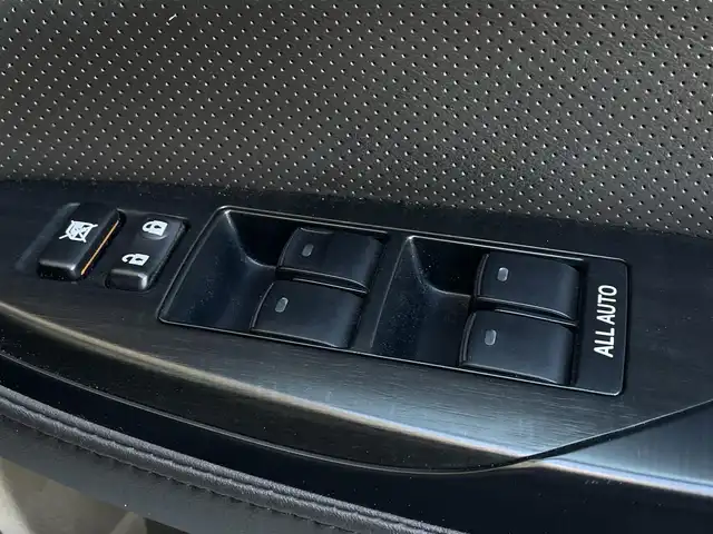 トヨタ クラウン アスリート 大阪府 2009(平21)年 7.6万km ホワイトパールクリスタルシャイン ワンオーナー/8インチＨＤＤ純正ナビ/・バックカメラ/・フルセグＴＶ/・ＣＤ/ＤＶＤ/・ＡＭ/ＦＭ/ブラウンレザーシート/・パワーシート（運転席メモリ付き/助手席）/・シートヒーター/エアーシート（運転席/助手席）/電動リアゲード/純正エアロパーツ（リアアンダー/スポイラー）/前方ドライブレコーダー（ＤＲＶ－６１０）/ビルトインＥＴＣ/純正18インチＡＷ/キセノンライト/・オートライト/Ｗ+サイドＳＲＳエアバッグ/カーテンエアバッグ/保証書/取扱説明書/スペアキー1本