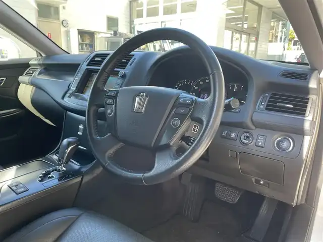 トヨタ クラウン アスリート 大阪府 2009(平21)年 7.6万km ホワイトパールクリスタルシャイン ワンオーナー/8インチＨＤＤ純正ナビ/・バックカメラ/・フルセグＴＶ/・ＣＤ/ＤＶＤ/・ＡＭ/ＦＭ/ブラウンレザーシート/・パワーシート（運転席メモリ付き/助手席）/・シートヒーター/エアーシート（運転席/助手席）/電動リアゲード/純正エアロパーツ（リアアンダー/スポイラー）/前方ドライブレコーダー（ＤＲＶ－６１０）/ビルトインＥＴＣ/純正18インチＡＷ/キセノンライト/・オートライト/Ｗ+サイドＳＲＳエアバッグ/カーテンエアバッグ/保証書/取扱説明書/スペアキー1本