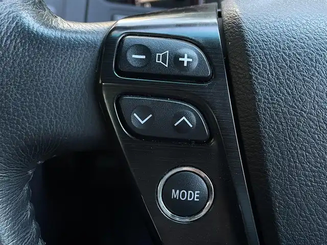 トヨタ クラウン アスリート 大阪府 2009(平21)年 7.6万km ホワイトパールクリスタルシャイン ワンオーナー/8インチＨＤＤ純正ナビ/・バックカメラ/・フルセグＴＶ/・ＣＤ/ＤＶＤ/・ＡＭ/ＦＭ/ブラウンレザーシート/・パワーシート（運転席メモリ付き/助手席）/・シートヒーター/エアーシート（運転席/助手席）/電動リアゲード/純正エアロパーツ（リアアンダー/スポイラー）/前方ドライブレコーダー（ＤＲＶ－６１０）/ビルトインＥＴＣ/純正18インチＡＷ/キセノンライト/・オートライト/Ｗ+サイドＳＲＳエアバッグ/カーテンエアバッグ/保証書/取扱説明書/スペアキー1本