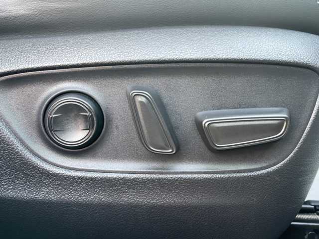 トヨタ ＲＡＶ４ ハイブリッドG 岩手県 2020(令2)年 4.6万km ホワイトパールクリスタルシャイン ”純正SDナビ/AM/FM/CD/DVD/Bluetooth/フルセグTV/バックカメラ/ETC/ドライブレコーダー/レーダークルーズコントロール/衝突被害軽減ブレーキ/レーンキープアシスト/横滑り防止装置/コーナーセンサー/アイドリングストップ/パワーシート/シートヒーター/オートライト/オートハイビーム/LEDヘッドライト/フォグランプ/スマートキー/プッシュスタート/電動格納ミラー/純正18インチAW/純正フロアマット/ドアバイザー