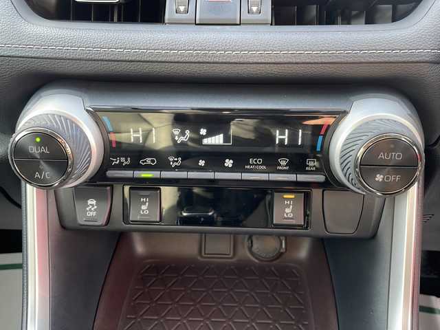 トヨタ ＲＡＶ４ ハイブリッドG 岩手県 2020(令2)年 4.6万km ホワイトパールクリスタルシャイン ”純正SDナビ/AM/FM/CD/DVD/Bluetooth/フルセグTV/バックカメラ/ETC/ドライブレコーダー/レーダークルーズコントロール/衝突被害軽減ブレーキ/レーンキープアシスト/横滑り防止装置/コーナーセンサー/アイドリングストップ/パワーシート/シートヒーター/オートライト/オートハイビーム/LEDヘッドライト/フォグランプ/スマートキー/プッシュスタート/電動格納ミラー/純正18インチAW/純正フロアマット/ドアバイザー