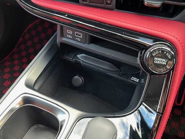 レクサス ＮＸ 350h Fスポーツ 東京都 2022(令4)年 1.8万km マダーレッド ワンオーナー/純正SDナビ（AM・FM・フルセグ・BT）/セーフティシステムプラス/・プリクラッシュセーフティ/・レーントレーシングアシスト/・レーンディパーチャーアラート/・レーダークルーズコントロール/・プロアクティブドライビングアシスト/・オートマチックハイビーム/ヘッドアップディスプレイ/ブラインドスポットモニター/デジタルインナーミラー/横滑り防止装置/全方位カメラ/3眼LEDヘッドランプ/コーナーセンサー（前後）/ドライブレコーダー（前後）/パワーバックドア/パワーシート（前席）/オートライト/純正20インチAW/レザーシート/ETC/保証書/取扱説明書/スペアキー有り（1本）