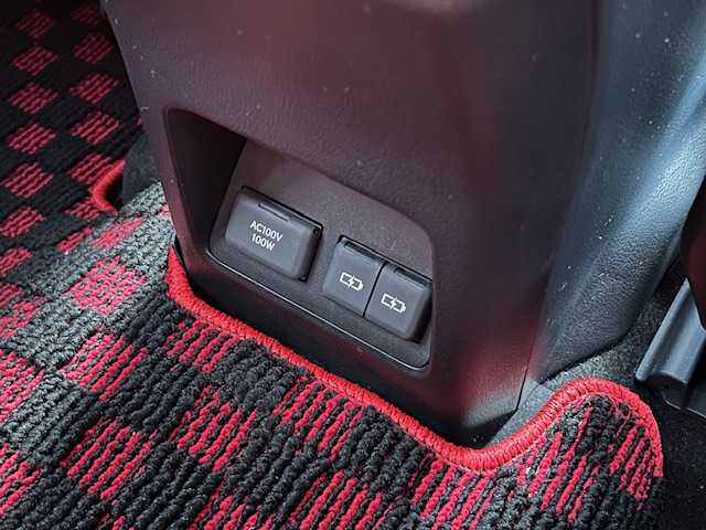 レクサス ＮＸ 350h Fスポーツ 東京都 2022(令4)年 1.8万km マダーレッド ワンオーナー/純正SDナビ（AM・FM・フルセグ・BT）/セーフティシステムプラス/・プリクラッシュセーフティ/・レーントレーシングアシスト/・レーンディパーチャーアラート/・レーダークルーズコントロール/・プロアクティブドライビングアシスト/・オートマチックハイビーム/ヘッドアップディスプレイ/ブラインドスポットモニター/デジタルインナーミラー/横滑り防止装置/全方位カメラ/3眼LEDヘッドランプ/コーナーセンサー（前後）/ドライブレコーダー（前後）/パワーバックドア/パワーシート（前席）/オートライト/純正20インチAW/レザーシート/ETC/保証書/取扱説明書/スペアキー有り（1本）