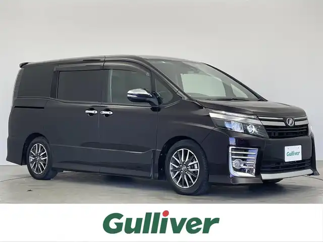 トヨタ ヴォクシー ZS 埼玉県 2017(平29)年 3.7万km ボルドーマイカメタリック 純正１１インチナビ　フリップダウンモニター　バックカメラ　トヨタセーフティセンス　両側パワースライドドア　ビルトインＥＴＣ　純正アルミホイール　革巻きステアリング　ＣＤ　ＤＶＤ　Ｂｌｕｅｔｏｏｔｈ