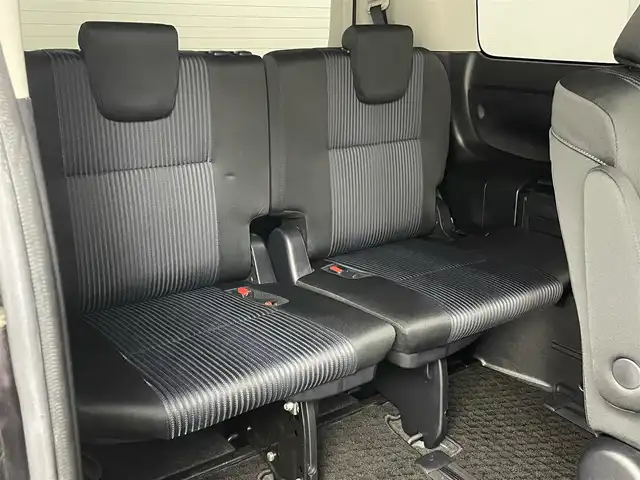 トヨタ ヴォクシー ZS 埼玉県 2017(平29)年 3.7万km ボルドーマイカメタリック 純正１１インチナビ　フリップダウンモニター　バックカメラ　トヨタセーフティセンス　両側パワースライドドア　ビルトインＥＴＣ　純正アルミホイール　革巻きステアリング　ＣＤ　ＤＶＤ　Ｂｌｕｅｔｏｏｔｈ