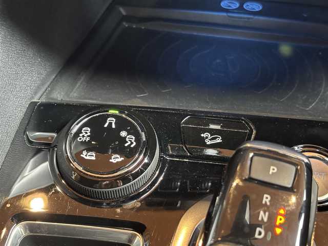 プジョー プジョー ３００８ GT ブルー HDi 宮城県 2017(平29)年 2.9万km ネイクルホワイト ACC/ブラインドスポットモニター/パーキングセンサー/LKA/純正メモリナビ/フルセグTV/Bluetooth対応/ハーフレザーシート/インテリジェントハイビーム/LEDヘッドライト/パフュームディフューザー/ステアリングスイッチ/置くだけ充電/レインセンサー/社外フロアマット