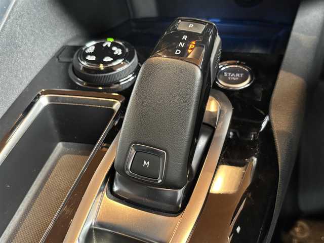 プジョー プジョー ３００８ GT ブルー HDi 宮城県 2017(平29)年 2.9万km ネイクルホワイト ACC/ブラインドスポットモニター/パーキングセンサー/LKA/純正メモリナビ/フルセグTV/Bluetooth対応/ハーフレザーシート/インテリジェントハイビーム/LEDヘッドライト/パフュームディフューザー/ステアリングスイッチ/置くだけ充電/レインセンサー/社外フロアマット