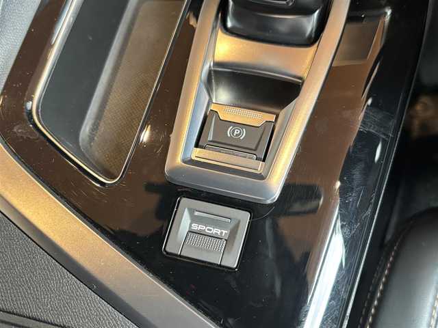プジョー プジョー ３００８ GT ブルー HDi 宮城県 2017(平29)年 2.9万km ネイクルホワイト ACC/ブラインドスポットモニター/パーキングセンサー/LKA/純正メモリナビ/フルセグTV/Bluetooth対応/ハーフレザーシート/インテリジェントハイビーム/LEDヘッドライト/パフュームディフューザー/ステアリングスイッチ/置くだけ充電/レインセンサー/社外フロアマット