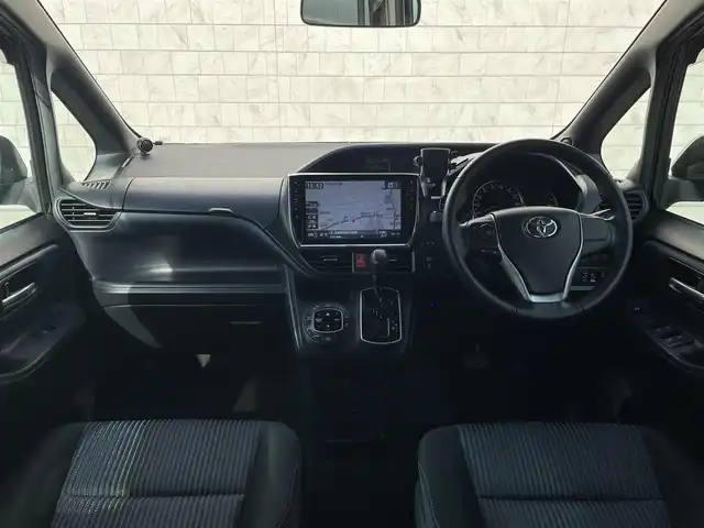 トヨタ ヴォクシー ZS 長野県 2014(平26)年 12.5万km ブラック (株)IDOMが運営する【じしゃロン長野店】の自社ローン専用車両になります。こちらは現金またはオートローンご利用時の価格です。自社ローンご希望の方は別途その旨お申付け下さい /ＡＬＰＩＮＥナビ/（フルセグＴＶ/Ｂｌｕｅｔｏｏｔｈ接続/ＣＤ/ＤＶＤ/ミュージックサーバー）/両側パワースライドドア/バックカメラ/ＥＴＣ/プッシュスタート＆スマートキー/オートライト/ＬＥＤライト