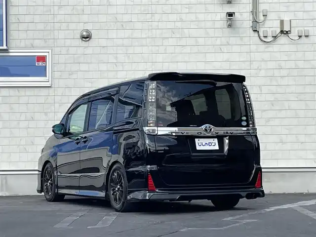 トヨタ ヴォクシー ZS 長野県 2014(平26)年 12.5万km ブラック (株)IDOMが運営する【じしゃロン長野店】の自社ローン専用車両になります。こちらは現金またはオートローンご利用時の価格です。自社ローンご希望の方は別途その旨お申付け下さい /ＡＬＰＩＮＥナビ/（フルセグＴＶ/Ｂｌｕｅｔｏｏｔｈ接続/ＣＤ/ＤＶＤ/ミュージックサーバー）/両側パワースライドドア/バックカメラ/ＥＴＣ/プッシュスタート＆スマートキー/オートライト/ＬＥＤライト