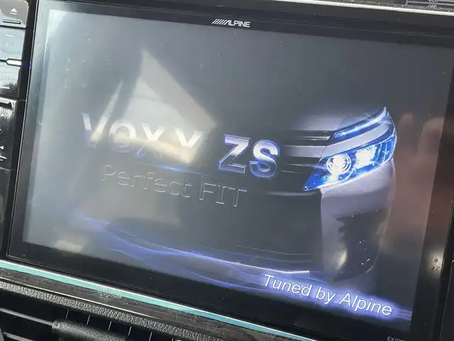 トヨタ ヴォクシー ZS 長野県 2014(平26)年 12.5万km ブラック (株)IDOMが運営する【じしゃロン長野店】の自社ローン専用車両になります。こちらは現金またはオートローンご利用時の価格です。自社ローンご希望の方は別途その旨お申付け下さい /ＡＬＰＩＮＥナビ/（フルセグＴＶ/Ｂｌｕｅｔｏｏｔｈ接続/ＣＤ/ＤＶＤ/ミュージックサーバー）/両側パワースライドドア/バックカメラ/ＥＴＣ/プッシュスタート＆スマートキー/オートライト/ＬＥＤライト