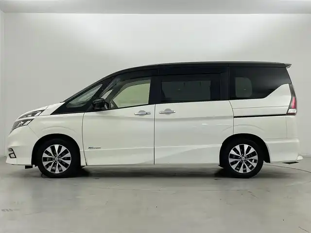 日産 セレナ ハイウェイスター Vセレクション 群馬県 2018(平30)年 5.9万km ブリリアントホワイトパール 2トーン セーフティパックB/・プロパイロット/・インテリジェントアラウンドビューモニター/・インテリジェントパーキングアシスト/・インテリジェントDA/・インテリジェント LI/・インテリジェントルームミラー/・踏み間違い衝突防止アシスト/・電動パーキングブレーキ/オートブレーキホールド/・フロント&バックソナー/・SRSカーテンエアバッグシステム&サイドエアバッグシステム/・標識検知機能/・ヒーター付ドアミラー/・ステアリングスイッチ（アドバンスドドライブアシストディスプレイ設定、プロパイロット、オーディオ）/前席シートヒーター/=====/アルパイン12.8インチフリップダウンモニター/アルパイン10インチSDナビ/（フルセグTV/BT/CD/DVD/HDMI/SD）/ハンズフリー両側パワースライドドア/インテリジェントエマージェンシーブレーキ/純正前方ドライブレコーダー/LEDヘッドランプ/ETC/スマートキー/プッシュスタート