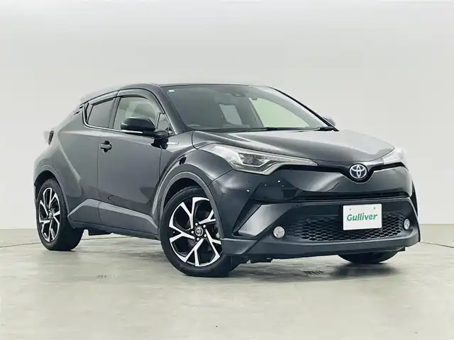 トヨタ Ｃ－ＨＲ G 福島県 2017(平29)年 5.1万km ブラックマイカ トヨタセーフティーセンス /・PCS/・車線逸脱警報/・BSM/・オートマチックハイビーム/・レーダークルーズコントロール/・ふらつき検知/バックカメラ /純正メモリナビゲーション/【AM/FM/DISC/Bluetooth/フルセグ】/型番:NSZT-W66T/ドライブレコーダー　/電子パーキング　/・ブレーキホールド　/プッシュスタート　/・スマートキー　/・スペアキー　/LEDライト　/・オートライト　/・フォグライト/ステアリングスイッチ/・革巻きステアリング/・チルトステリング/トノカバー/シーケンシャルウィンカー/・電動格納ミラー/純正フロアマット/・純正ドアバイザー/
