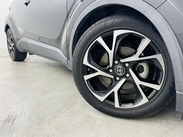 トヨタ Ｃ－ＨＲ G 福島県 2017(平29)年 5.1万km ブラックマイカ トヨタセーフティーセンス /・PCS/・車線逸脱警報/・BSM/・オートマチックハイビーム/・レーダークルーズコントロール/・ふらつき検知/バックカメラ /純正メモリナビゲーション/【AM/FM/DISC/Bluetooth/フルセグ】/型番:NSZT-W66T/ドライブレコーダー　/電子パーキング　/・ブレーキホールド　/プッシュスタート　/・スマートキー　/・スペアキー　/LEDライト　/・オートライト　/・フォグライト/ステアリングスイッチ/・革巻きステアリング/・チルトステリング/トノカバー/シーケンシャルウィンカー/・電動格納ミラー/純正フロアマット/・純正ドアバイザー/