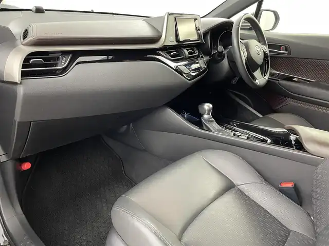 トヨタ Ｃ－ＨＲ G 福島県 2017(平29)年 5.1万km ブラックマイカ トヨタセーフティーセンス /・PCS/・車線逸脱警報/・BSM/・オートマチックハイビーム/・レーダークルーズコントロール/・ふらつき検知/バックカメラ /純正メモリナビゲーション/【AM/FM/DISC/Bluetooth/フルセグ】/型番:NSZT-W66T/ドライブレコーダー　/電子パーキング　/・ブレーキホールド　/プッシュスタート　/・スマートキー　/・スペアキー　/LEDライト　/・オートライト　/・フォグライト/ステアリングスイッチ/・革巻きステアリング/・チルトステリング/トノカバー/シーケンシャルウィンカー/・電動格納ミラー/純正フロアマット/・純正ドアバイザー/