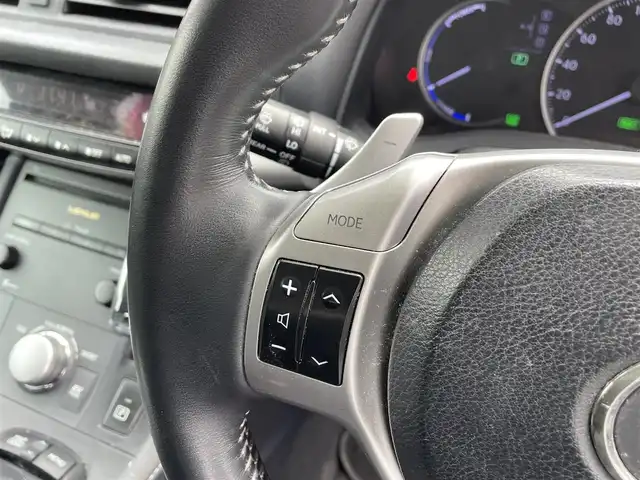 レクサス ＣＴ 200h バージョンC 大阪府 2012(平24)年 16.4万km ホワイトパールクリスタルシャイン メーカーナビ/CD.DVD.BT.フルセグ/クルコン/バックカメラ/パドルシフト/前席シートヒーター/前後カメラドラレコ/スマートキー×2/カードキー有り/プッシュスタート/純正フロアマット/ビルトインETC