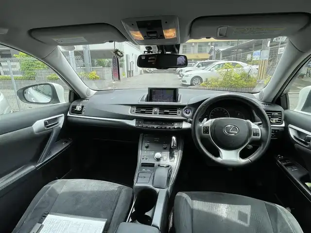 レクサス ＣＴ 200h バージョンC 大阪府 2012(平24)年 16.4万km ホワイトパールクリスタルシャイン メーカーナビ/CD.DVD.BT.フルセグ/クルコン/バックカメラ/パドルシフト/前席シートヒーター/前後カメラドラレコ/スマートキー×2/カードキー有り/プッシュスタート/純正フロアマット/ビルトインETC
