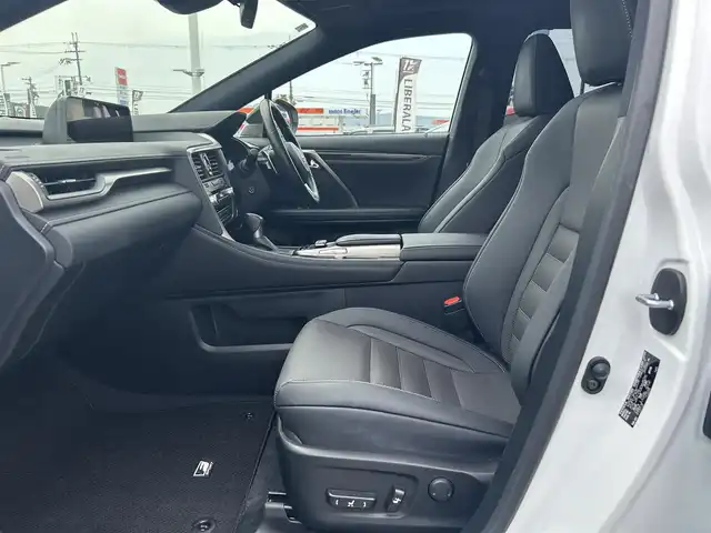 レクサス ＲＸ 450h Fスポーツ 滋賀県 2018(平30)年 2.4万km ホワイトノーヴァガラスフレーク 三眼LED/サンルーフ/パノラミックビューモニター/黒レザーシート/シートヒーター/シートベンチレーション/後席シートヒーター/ステアリングヒーター/パワーバックドア/純正ナビ/フルセグTV/BT/USB/AUX/ドラレコ/社外レーダー/ACC/LKA/BSM