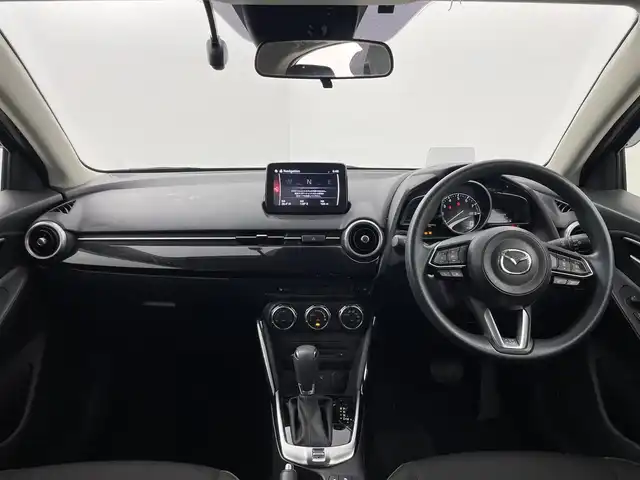 マツダ マツダ２ 15S プロアクティブ 群馬県 2021(令3)年 1.4万km チタニウムフラッシュマイカ マツダコネクトナビ/　CD/DVDプレイヤー+地上TVチューナー（フルセグ）/　Bluetooth/USB/SD/===========================/スマート・ブレーキ・サポート/マツダレーダークルーズコントロール/［全車速追従機能付］＊停車保持機能なし/レーンキープアシストシステム/アダプティブＬＥＤヘッドライト/３６０°ビュー・モニター＋フロントパーキングセンサー/（センター／コーナー）/ヘッドランプユニット内シグネチャーＬＥＤランプ/ステアリングスイッチパネル加飾（サテンクロームメッキ）/シャークフィンアンテナ（ラジオ用）/前後コーナーセンサー/前方ドライブレコーダー/ETC/前席シートヒーター/スペアキー