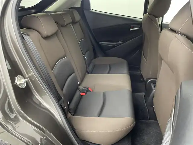 マツダ マツダ２ 15S プロアクティブ 群馬県 2021(令3)年 1.4万km チタニウムフラッシュマイカ マツダコネクトナビ/　CD/DVDプレイヤー+地上TVチューナー（フルセグ）/　Bluetooth/USB/SD/===========================/スマート・ブレーキ・サポート/マツダレーダークルーズコントロール/［全車速追従機能付］＊停車保持機能なし/レーンキープアシストシステム/アダプティブＬＥＤヘッドライト/３６０°ビュー・モニター＋フロントパーキングセンサー/（センター／コーナー）/ヘッドランプユニット内シグネチャーＬＥＤランプ/ステアリングスイッチパネル加飾（サテンクロームメッキ）/シャークフィンアンテナ（ラジオ用）/前後コーナーセンサー/前方ドライブレコーダー/ETC/前席シートヒーター/スペアキー