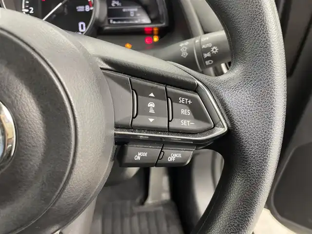 マツダ マツダ２ 15S プロアクティブ 群馬県 2021(令3)年 1.4万km チタニウムフラッシュマイカ マツダコネクトナビ/　CD/DVDプレイヤー+地上TVチューナー（フルセグ）/　Bluetooth/USB/SD/===========================/スマート・ブレーキ・サポート/マツダレーダークルーズコントロール/［全車速追従機能付］＊停車保持機能なし/レーンキープアシストシステム/アダプティブＬＥＤヘッドライト/３６０°ビュー・モニター＋フロントパーキングセンサー/（センター／コーナー）/ヘッドランプユニット内シグネチャーＬＥＤランプ/ステアリングスイッチパネル加飾（サテンクロームメッキ）/シャークフィンアンテナ（ラジオ用）/前後コーナーセンサー/前方ドライブレコーダー/ETC/前席シートヒーター/スペアキー