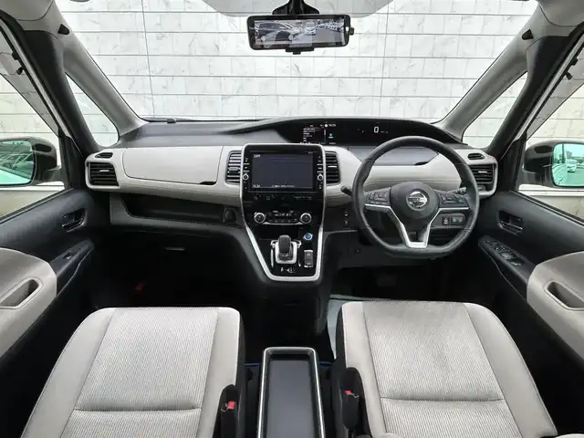 日産 セレナ e－パワー ハイウェイスター V 福岡県 2018(平30)年 4.5万km ブリリアントホワイトパール 2トーン 純正9型SDナビ（フルセグTV/CD/DVD/BT）アラウンドビューモニタープロパイロット後席モニターエマージェンシーブレーキコーナーセンサー両側パワスラドラレコETCデジタルインナーミラーUSBポート純正LEDヘッドライト純正15インチアルミホイール純正フロアマットスマートキー/地図SDカード無しの為ナビ動作未確認
