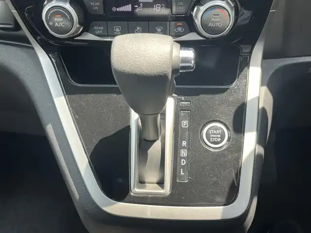 日産 セレナ ハイウェイスター 奈良県 2016(平28)年 5万km ブリリアントホワイトパール 社外７インチナビ　/ｂｌｕｅｔｏｏｔｈ　/フルセグテレビ　/バックカメラ　/社外ＥＴＣ　　/片側パワースライドドア　/ハンズフリーオートスライドドア　/ステアリングスイッチ　/スペアキー　/ＬＥＤヘッドライト/オートライト/ワンオーナー