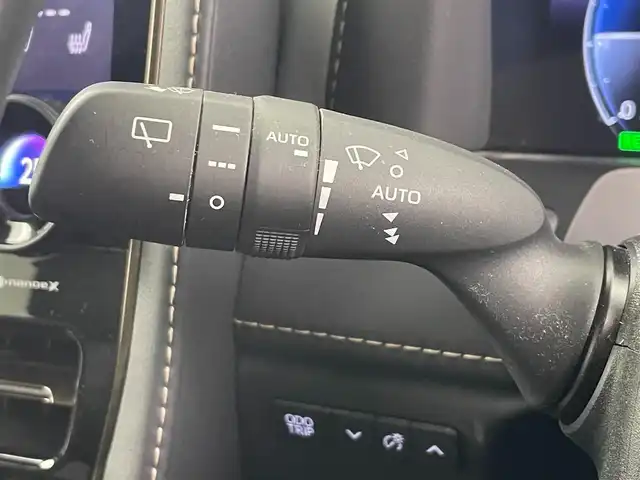 トヨタ ヴェルファイア ハイブリット Z プレミア 大分県 2023(令5)年 5万km プラチナホワイトパールマイカ Toyota Safety Sense/・プリクラッシュセーフティ/・レーントレーシングアシスト/・レーンディパーチャーアラート/・レーダークルーズコントロール/・アダプティブハイビームシステム/・オートマチックハイビーム/・ロードサインアシスト/・ドライバー異常時対応システム/・プロアクティブドライビングアシスト/・発進遅れ告知機能/・緊急時操舵支援（アクティブ操舵機能付）/フロントクロストラフィックアラート/・レーンチェンジアシスト/ツインムーンルーフ/フリップダウンモニター/純正メモリナビ/　BT/フルセグTV/・パノラミックビューモニター（床下透過表示機能付）/・両側パワースライドドア/LEDヘッドライト/ハーフレザーシート/パワーシート（1列目・2列目）/シートヒーター（1列目・2列目）/エアーシート（1列目・2列目）/純正19インチアルミホイール/前後コーナーセンサー/スマートキー/ビルトインETC2.0/オットマン/純正フロアマット