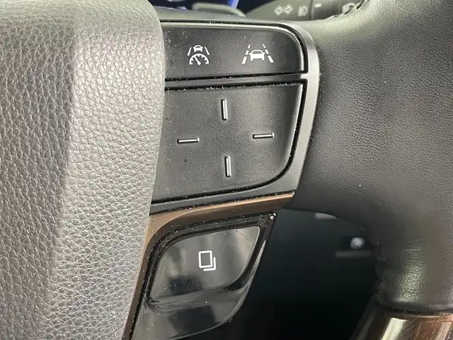 トヨタ ヴェルファイア ハイブリット Z プレミア 大分県 2023(令5)年 5万km プラチナホワイトパールマイカ Toyota Safety Sense/・プリクラッシュセーフティ/・レーントレーシングアシスト/・レーンディパーチャーアラート/・レーダークルーズコントロール/・アダプティブハイビームシステム/・オートマチックハイビーム/・ロードサインアシスト/・ドライバー異常時対応システム/・プロアクティブドライビングアシスト/・発進遅れ告知機能/・緊急時操舵支援（アクティブ操舵機能付）/フロントクロストラフィックアラート/・レーンチェンジアシスト/ツインムーンルーフ/フリップダウンモニター/純正メモリナビ/　BT/フルセグTV/・パノラミックビューモニター（床下透過表示機能付）/・両側パワースライドドア/LEDヘッドライト/ハーフレザーシート/パワーシート（1列目・2列目）/シートヒーター（1列目・2列目）/エアーシート（1列目・2列目）/純正19インチアルミホイール/前後コーナーセンサー/スマートキー/ビルトインETC2.0/オットマン/純正フロアマット