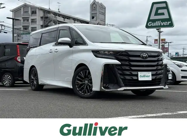 トヨタ ヴェルファイア ハイブリット Z プレミア 大分県 2023(令5)年 5万km プラチナホワイトパールマイカ Toyota Safety Sense/・プリクラッシュセーフティ/・レーントレーシングアシスト/・レーンディパーチャーアラート/・レーダークルーズコントロール/・アダプティブハイビームシステム/・オートマチックハイビーム/・ロードサインアシスト/・ドライバー異常時対応システム/・プロアクティブドライビングアシスト/・発進遅れ告知機能/・緊急時操舵支援（アクティブ操舵機能付）/フロントクロストラフィックアラート/・レーンチェンジアシスト/ツインムーンルーフ/フリップダウンモニター/純正メモリナビ/　BT/フルセグTV/・パノラミックビューモニター（床下透過表示機能付）/・両側パワースライドドア/LEDヘッドライト/ハーフレザーシート/パワーシート（1列目・2列目）/シートヒーター（1列目・2列目）/エアーシート（1列目・2列目）/純正19インチアルミホイール/前後コーナーセンサー/スマートキー/ビルトインETC2.0/オットマン/純正フロアマット