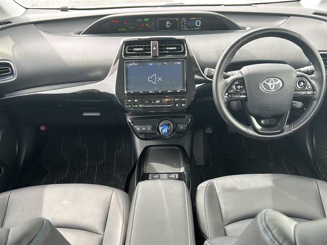 トヨタ プリウス A ツーリングセレクション 福岡県 2020(令2)年 1.7万km プラチナホワイトパールマイカ 純正9インチナビ【NSZT-Y68T】/(BT/CD/DVD/フルセグ)/全方位カメラ/レザーシート/D/N席シートヒーター/プリクラッシュセーフティー/レーダークルーズコントロール/ブラインドスポットモニター/クリアランスソナー/ヘッドアップディスプレイ/純正17インチアルミホイール/LEDヘッドライト/オートライト/オートマチックハイビーム/スペアキー