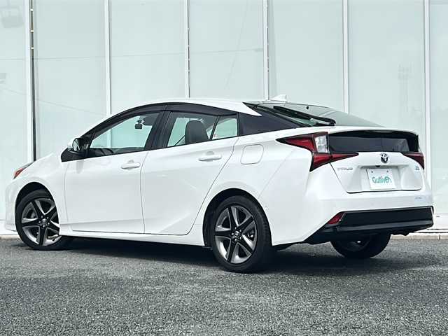 トヨタ プリウス A ツーリングセレクション 福岡県 2020(令2)年 1.7万km プラチナホワイトパールマイカ 純正9インチナビ【NSZT-Y68T】/(BT/CD/DVD/フルセグ)/全方位カメラ/レザーシート/D/N席シートヒーター/プリクラッシュセーフティー/レーダークルーズコントロール/ブラインドスポットモニター/クリアランスソナー/ヘッドアップディスプレイ/純正17インチアルミホイール/LEDヘッドライト/オートライト/オートマチックハイビーム/スペアキー