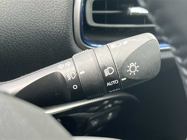 トヨタ プリウス A ツーリングセレクション 福岡県 2020(令2)年 1.7万km プラチナホワイトパールマイカ 純正9インチナビ【NSZT-Y68T】/(BT/CD/DVD/フルセグ)/全方位カメラ/レザーシート/D/N席シートヒーター/プリクラッシュセーフティー/レーダークルーズコントロール/ブラインドスポットモニター/クリアランスソナー/ヘッドアップディスプレイ/純正17インチアルミホイール/LEDヘッドライト/オートライト/オートマチックハイビーム/スペアキー