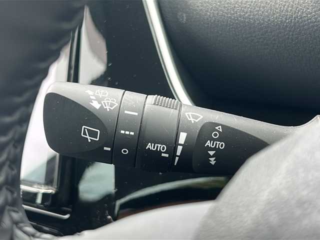 トヨタ プリウス A ツーリングセレクション 福岡県 2020(令2)年 1.7万km プラチナホワイトパールマイカ 純正9インチナビ【NSZT-Y68T】/(BT/CD/DVD/フルセグ)/全方位カメラ/レザーシート/D/N席シートヒーター/プリクラッシュセーフティー/レーダークルーズコントロール/ブラインドスポットモニター/クリアランスソナー/ヘッドアップディスプレイ/純正17インチアルミホイール/LEDヘッドライト/オートライト/オートマチックハイビーム/スペアキー