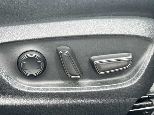 トヨタ プリウス A ツーリングセレクション 福岡県 2020(令2)年 1.7万km プラチナホワイトパールマイカ 純正9インチナビ【NSZT-Y68T】/(BT/CD/DVD/フルセグ)/全方位カメラ/レザーシート/D/N席シートヒーター/プリクラッシュセーフティー/レーダークルーズコントロール/ブラインドスポットモニター/クリアランスソナー/ヘッドアップディスプレイ/純正17インチアルミホイール/LEDヘッドライト/オートライト/オートマチックハイビーム/スペアキー
