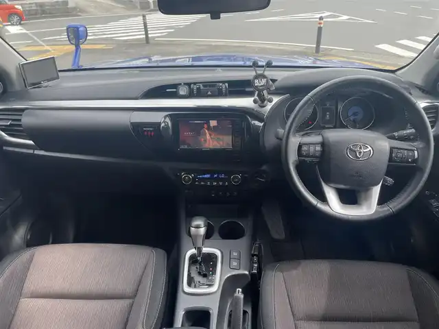 トヨタ ハイラックス Z 神奈川県 2018(平30)年 6.1万km ネビュラブルーM 安全機能装置/・衝突軽減システム/・レーンキープアシスト/・横滑り防止装置/クルーズコントロール/ダウンヒルアシスト/センターデフロック/ルーフキャリア/社外ナビ/CD/AM/FM/BT/SD/フルセグTV/社外16インチAW/スタッドレスタイヤ付きAWｘ４本/カーテンエアバッグ/サイドエアバッグ/前方ドラレコ/ETC/バックカメラ